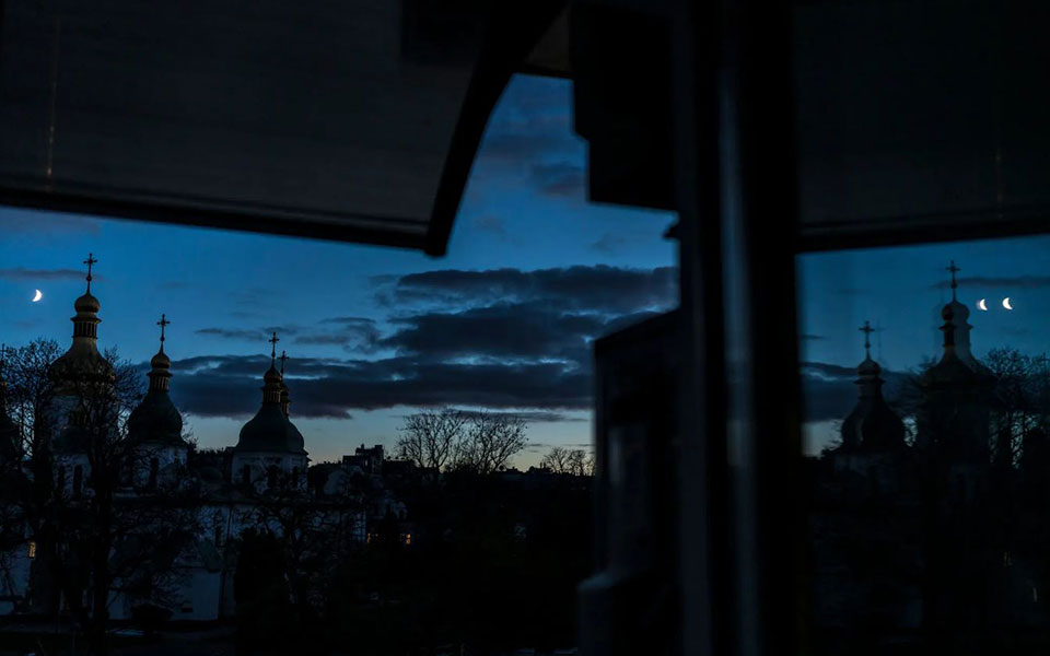 κίεβο-μία-πρωτεύουσα-τυλιγμένη-στο-σκ-562119727