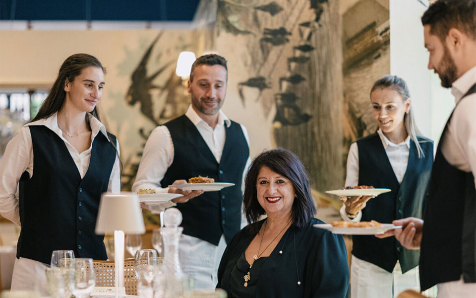 βεγγέρα-στη-σμύρνη-ένα-εστιατόριο-ταξ-562133800