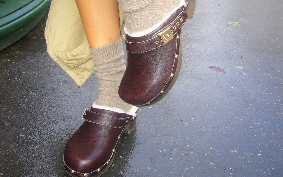 οι-γαλλίδες-φορούν-clogs-και-το-χειμώνα-562149592