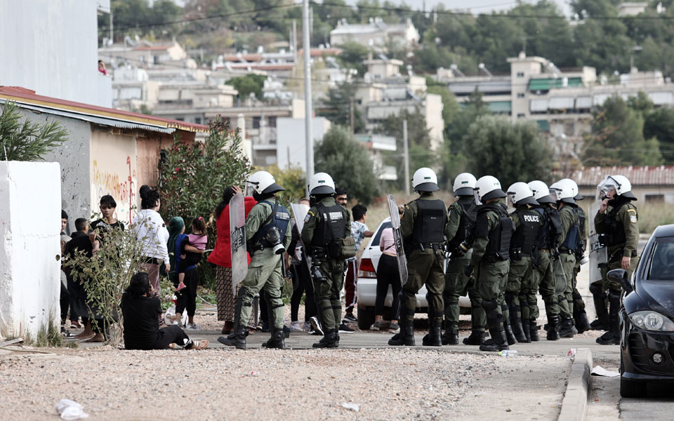 ένταση-στο-σχιστό-κορυδαλλού-με-ρομά-562177021