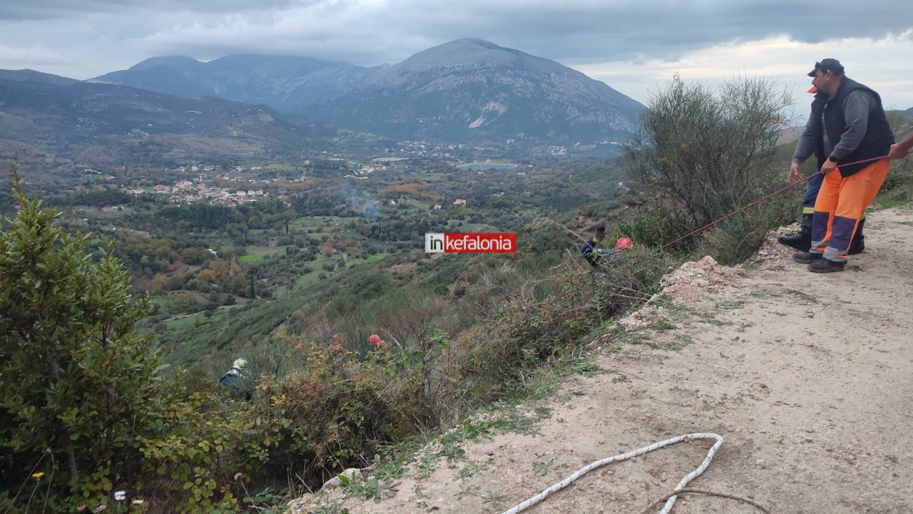 Tραγωδία στην Κεφαλονιά: Φορτηγό έπεσε σε γκρεμό – Δύο νεκροί-1