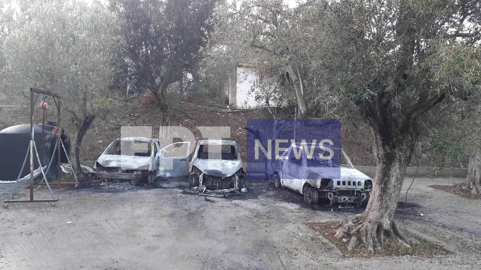 Λέσβος: Εμπρηστικές επιθέσεις στην Άναξο – Κάηκαν 13 αυτοκίνητα-1