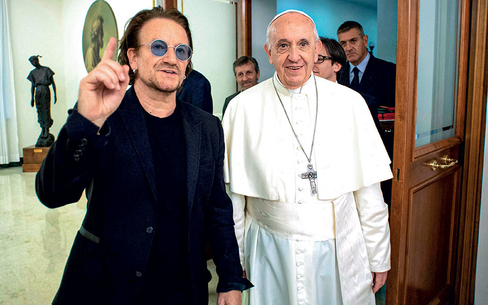 Μπόνο: Ο φρόντμαν των U2 ένιωθε πάντα πως υποδυόταν κάποιον άλλο-5