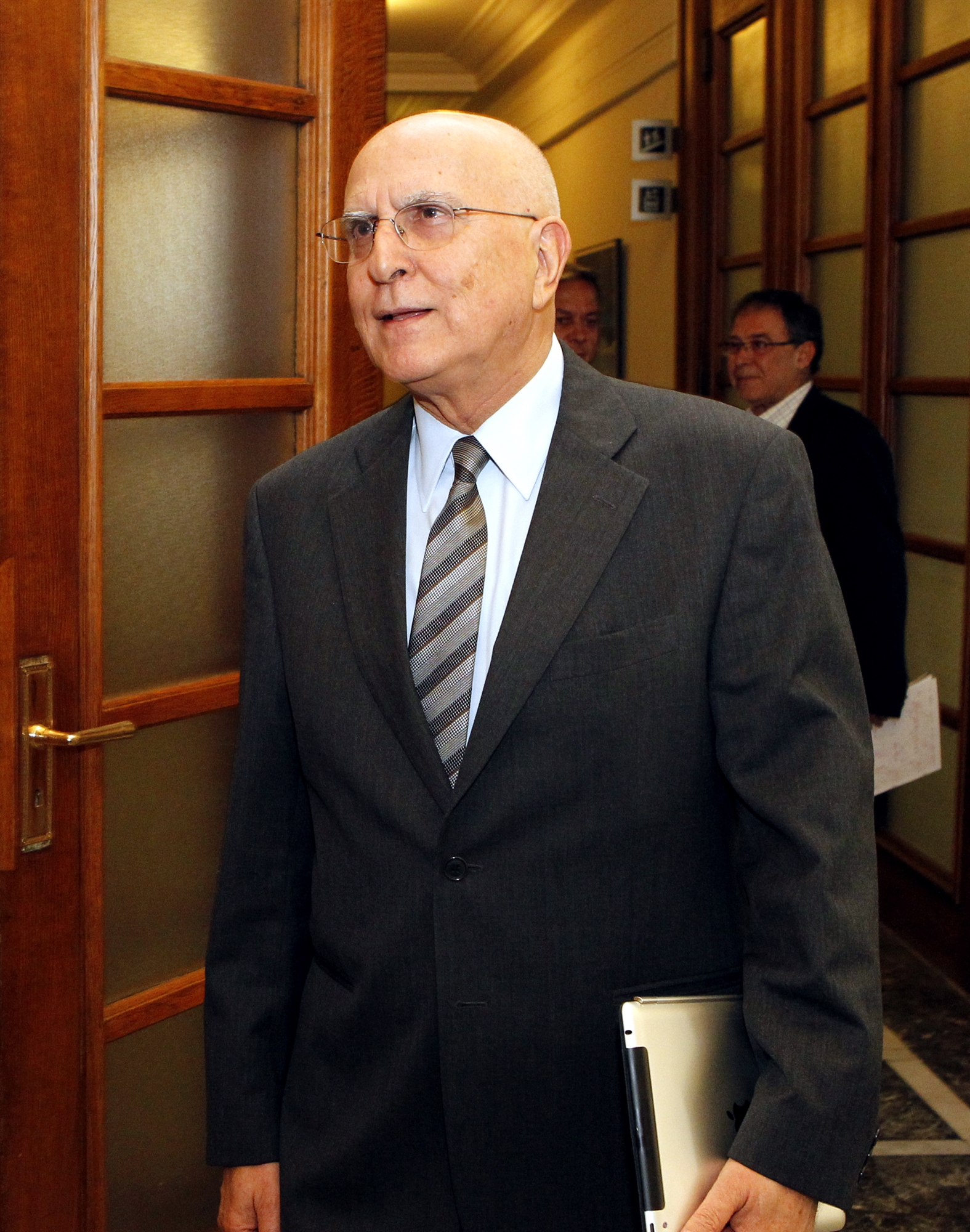 Λομπίστες, περιστρεφόμενες πόρτες και «φυτευτές» ερωτήσεις-1