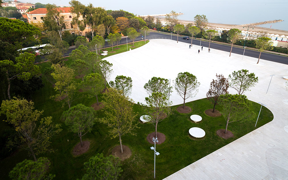 βενετία-η-piazza-del-cinema-μεταμορφώθηκε-σε-δημόσι-562209529