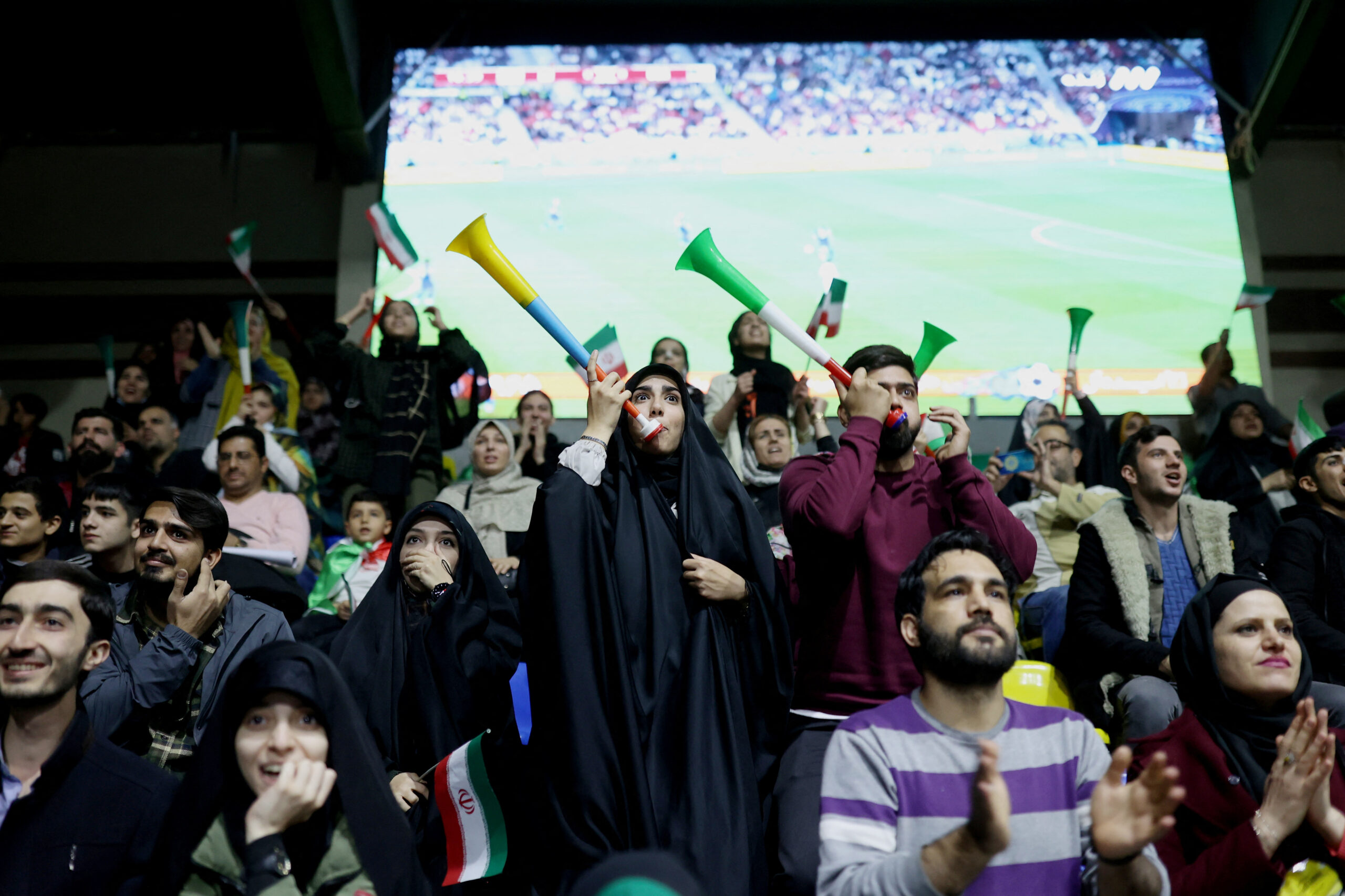 διαδηλώσεις-στο-ιράν-πανηγύρισε-την-ή-562164808