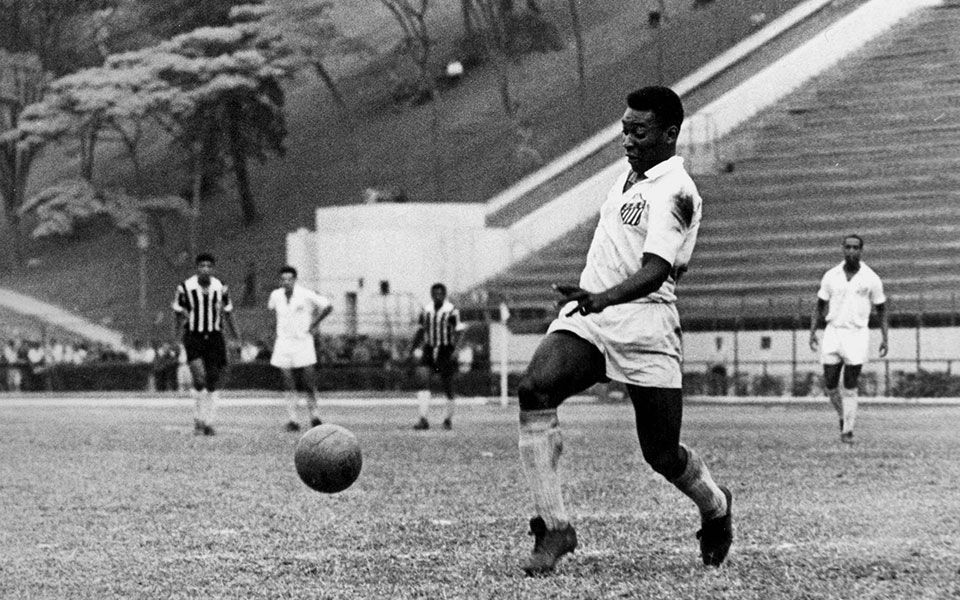 πελέ-ο-ποδοσφαιριστής-που-έγινε-μύθος-562209040