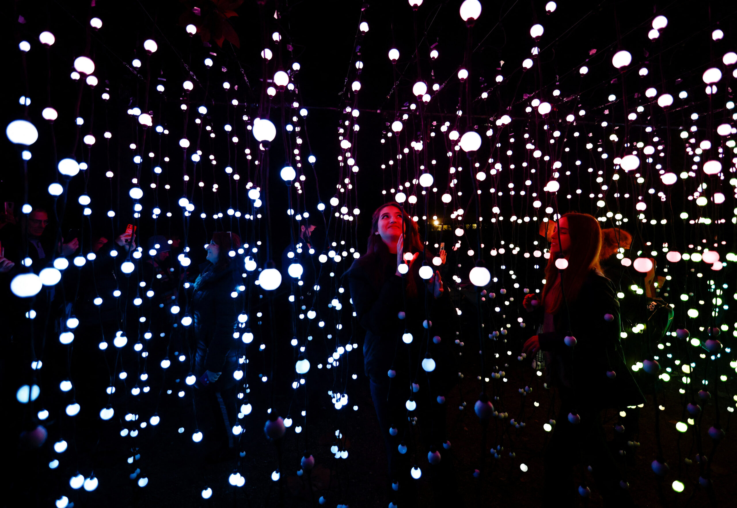 ένας-φωτισμένος-χριστουγεννιάτικος-562176301