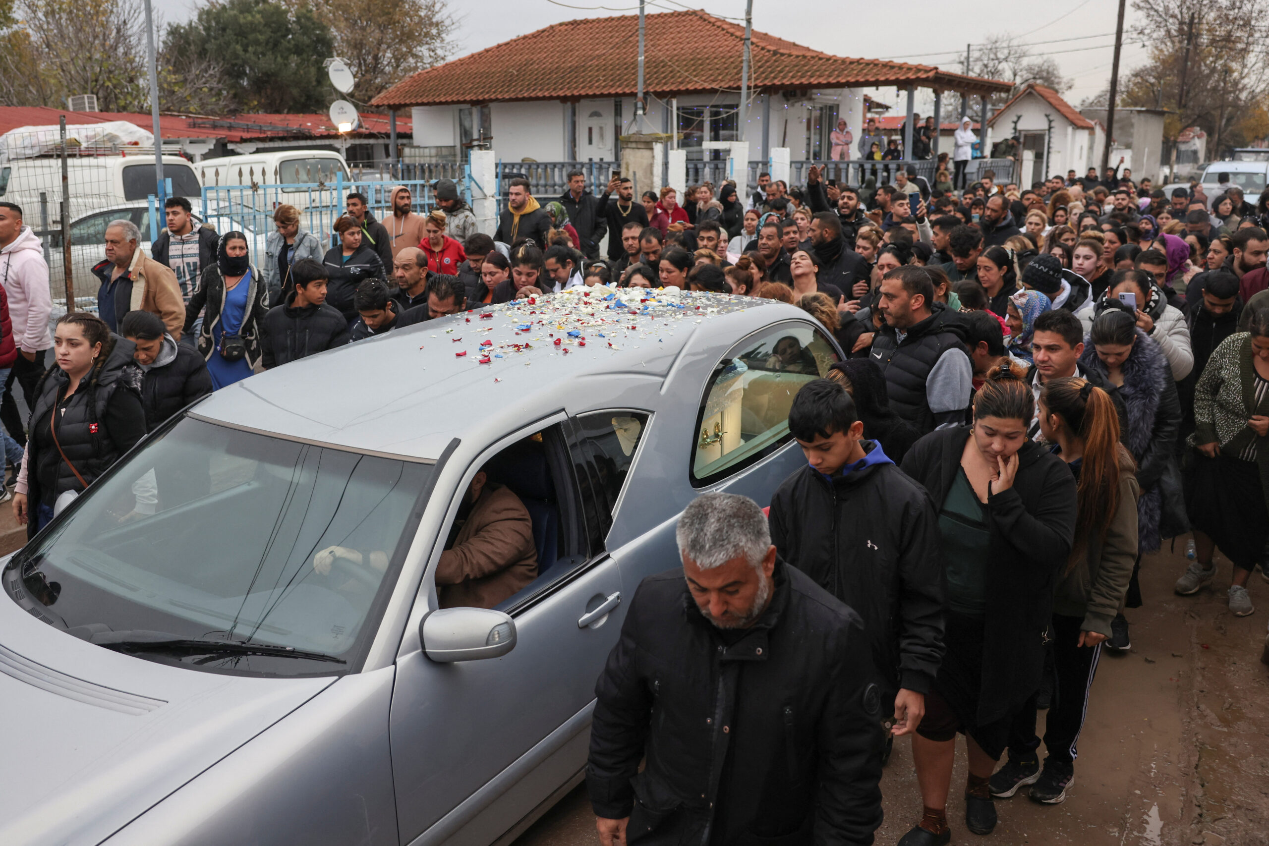 θεσσαλονίκη-συγκίνηση-στην-κηδεία-το-562187281