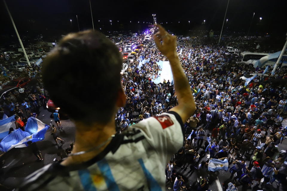 για-τους-μέσι-του-μέλλοντος-562194880