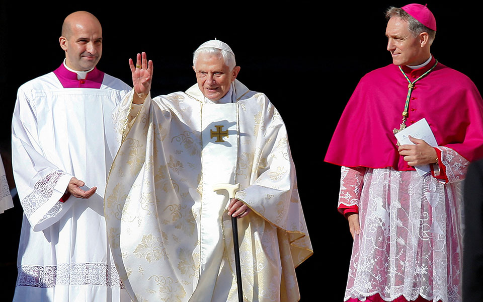 πέθανε-ο-πρώην-πάπας-βενέδικτος-562209913