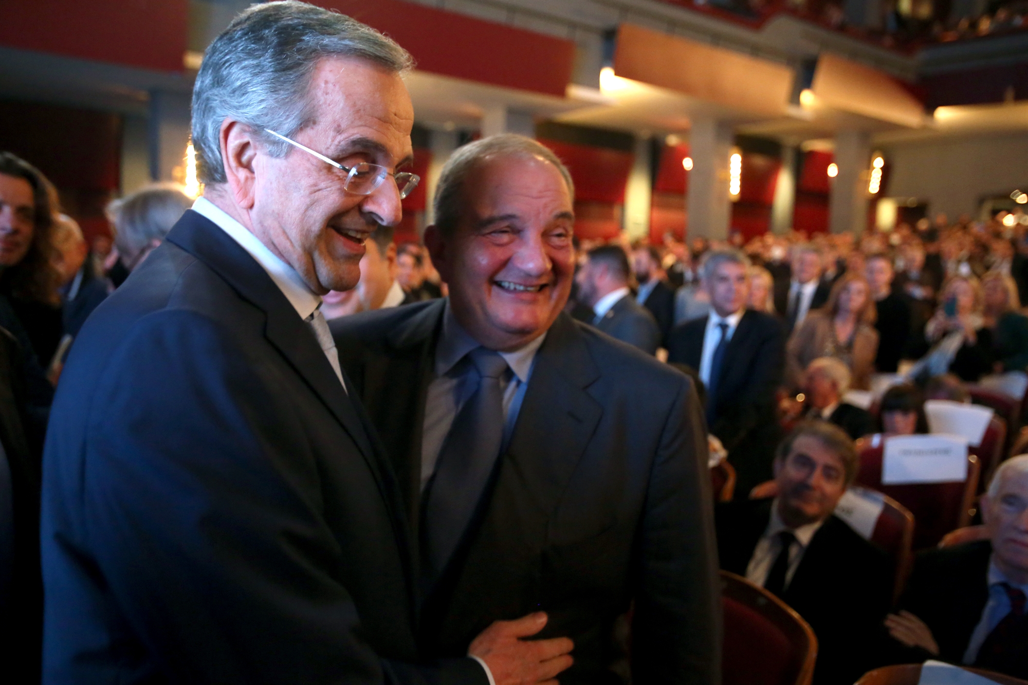 οι-δύο-πρώην-πρωθυπουργοί-και-το-νήμα-τ-562179739