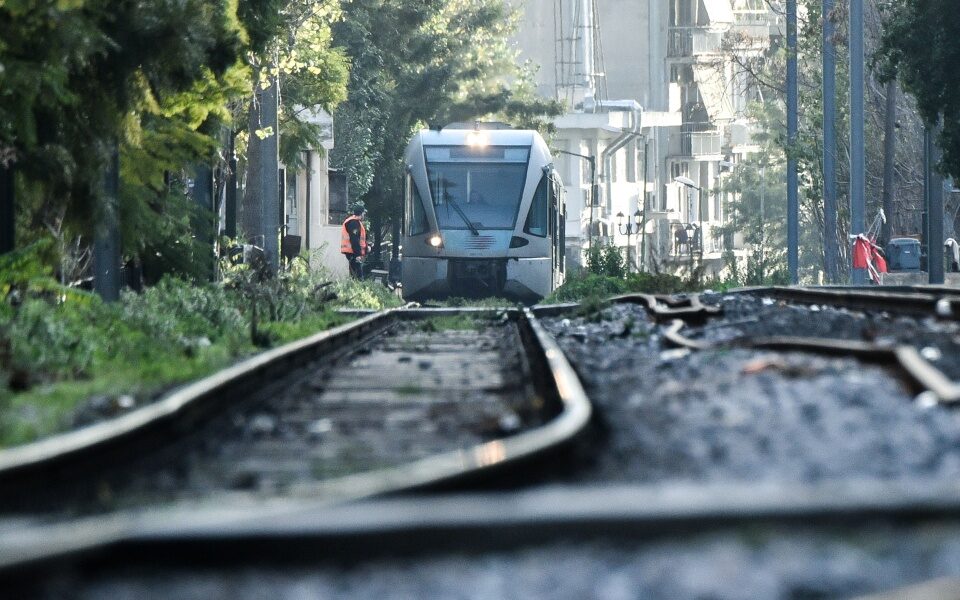 φωτιά-κοντά-στις-γραμμές-στον-ασπρόπυ-562175092