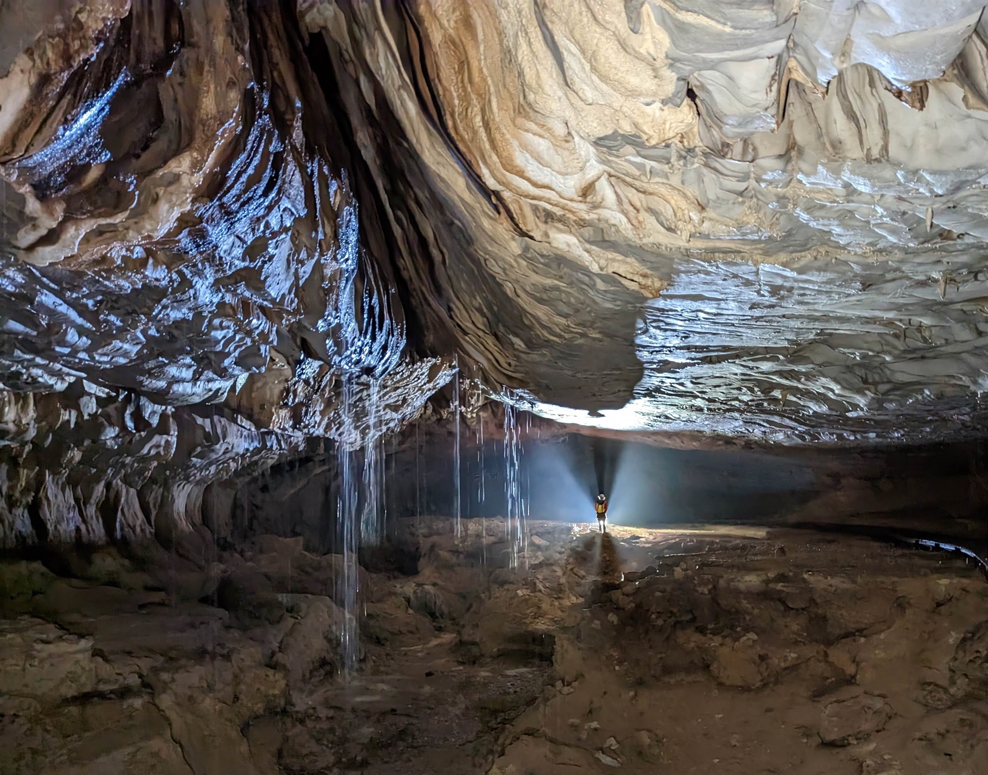 εξερευνώντας-τα-μυστικά-των-σπηλαίων-562179916