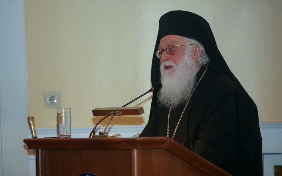 το-μήνυμα-του-αρχιεπισκόπου-αλβανίας-562195366