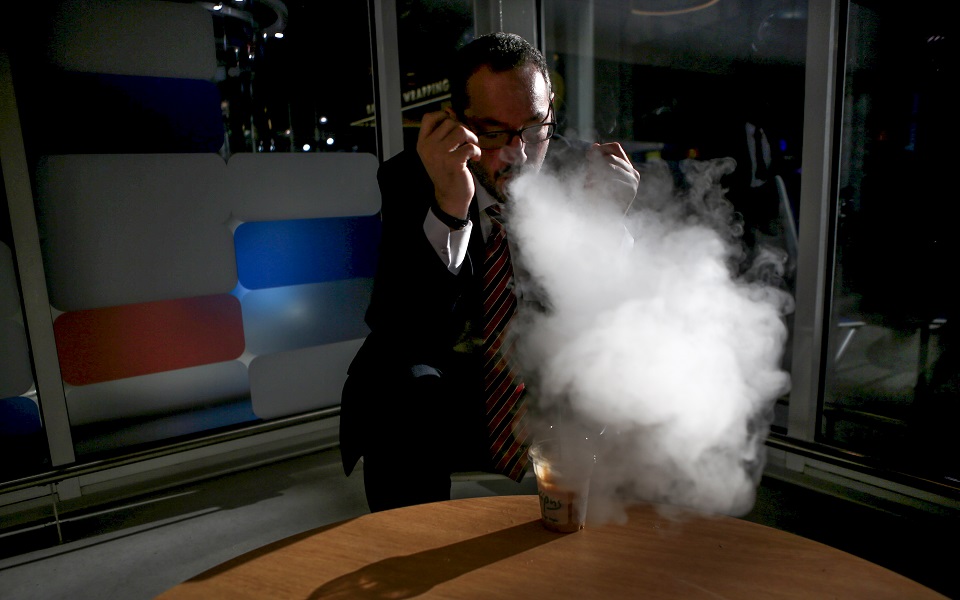 Το τσιγάρο που «άναψε» ξανά τη συζήτηση για τον αντικαπνιστικό-1