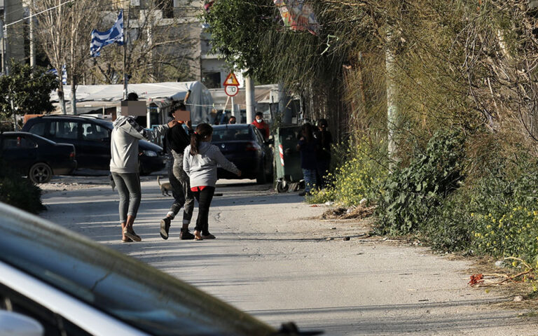Ρομά: Έλληνες πολίτες στη σκιά του κράτους-1