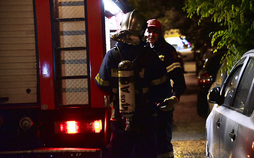 αθήνα-φωτιά-τώρα-σε-εγκαταλελειμμένη-562205479