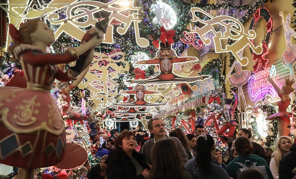 Χριστούγεννα στην Αθήνα: Δέκα πλατείες… χριστουγεννιάτικα χωριά-1