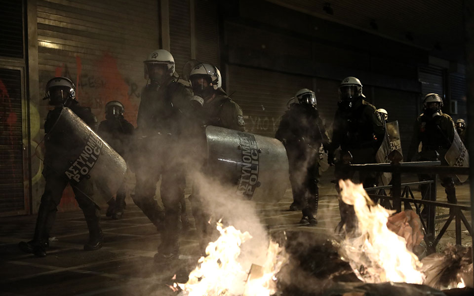 Θάνατος 16χρονου Ρομά: Eπεισόδια στην πορεία διαμαρτυρίας στην Αθήνα-1