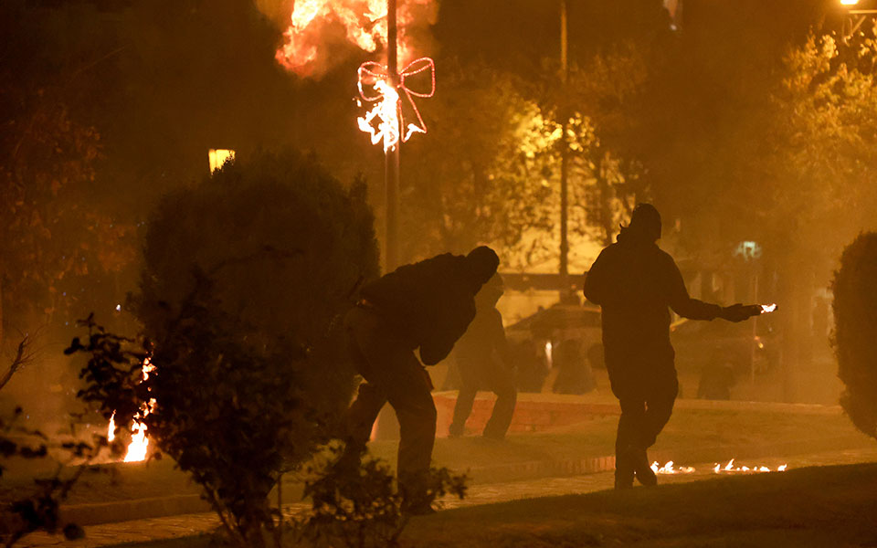 συγκεντρώσεις-για-τον-θάνατο-του-16χρον-562184242
