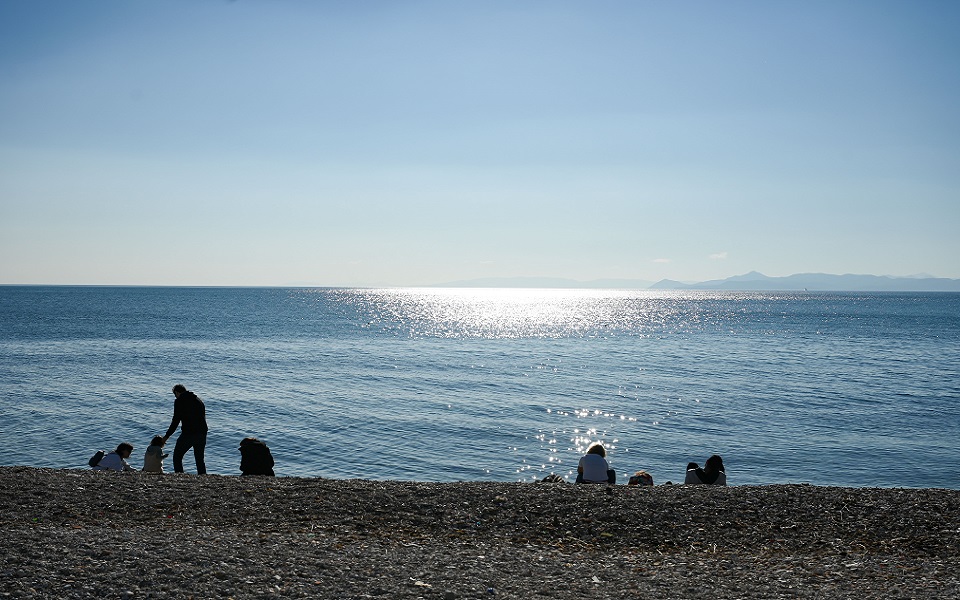 xριστούγεννα-στις-παραλίες-με-20-βαθμούς-562202590
