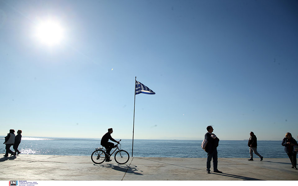 Χριστούγεννα στην παραλία για τους Αθηναίους – Τι καιρό θα κάνει αύριο-2