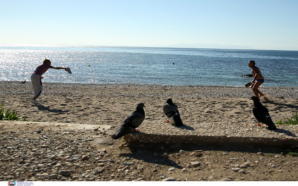 Χριστούγεννα στην παραλία για τους Αθηναίους – Τι καιρό θα κάνει αύριο-1