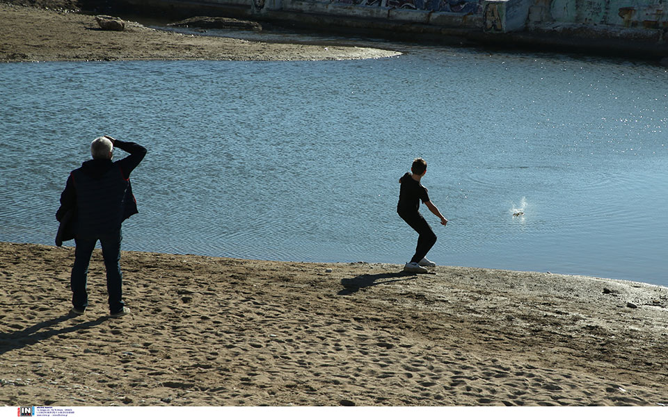 Χριστούγεννα στην παραλία για τους Αθηναίους – Τι καιρό θα κάνει αύριο-3