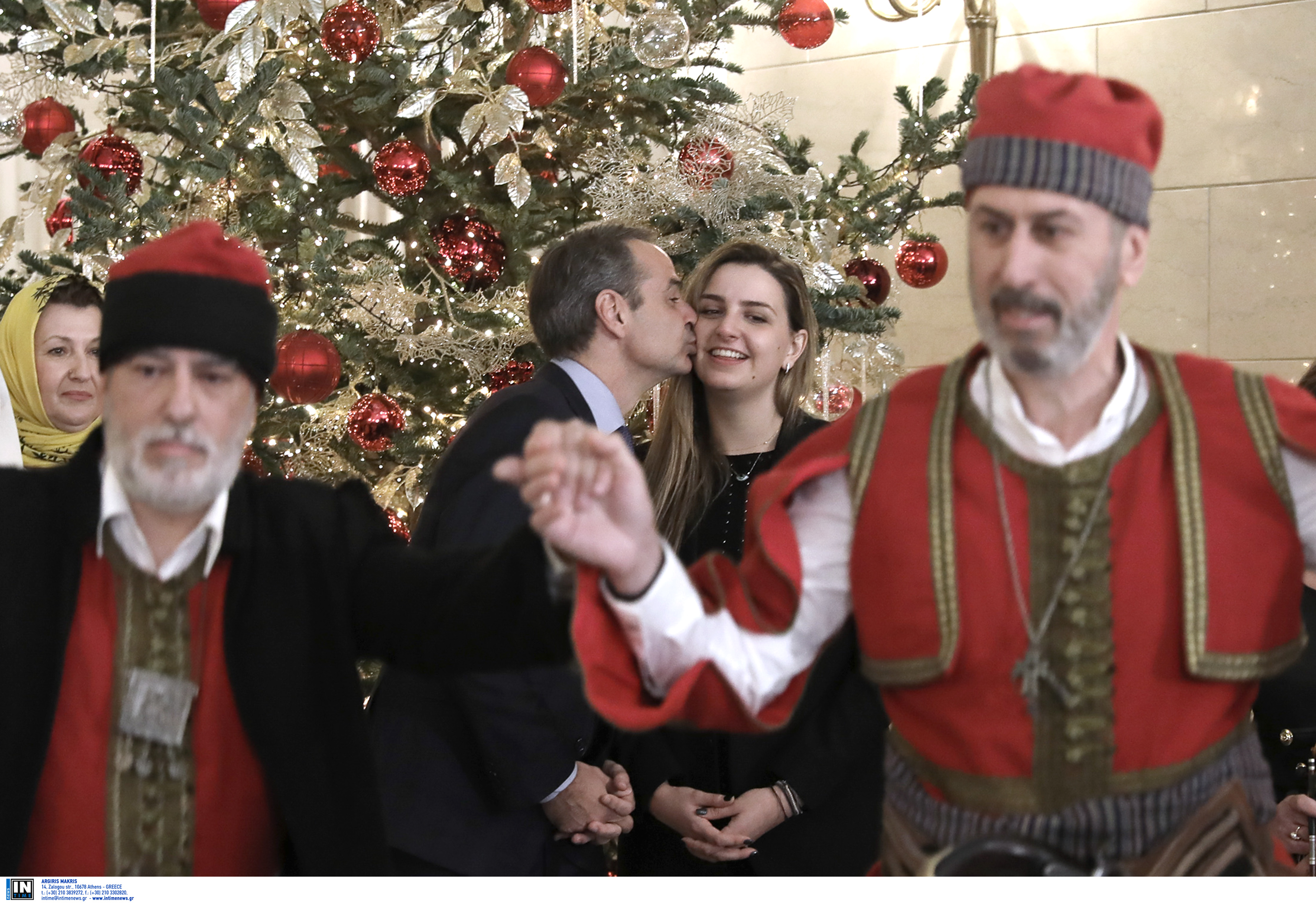 Ευχές και πρωτοχρονιάτικα κάλαντα στους πολιτικούς αρχηγούς-1