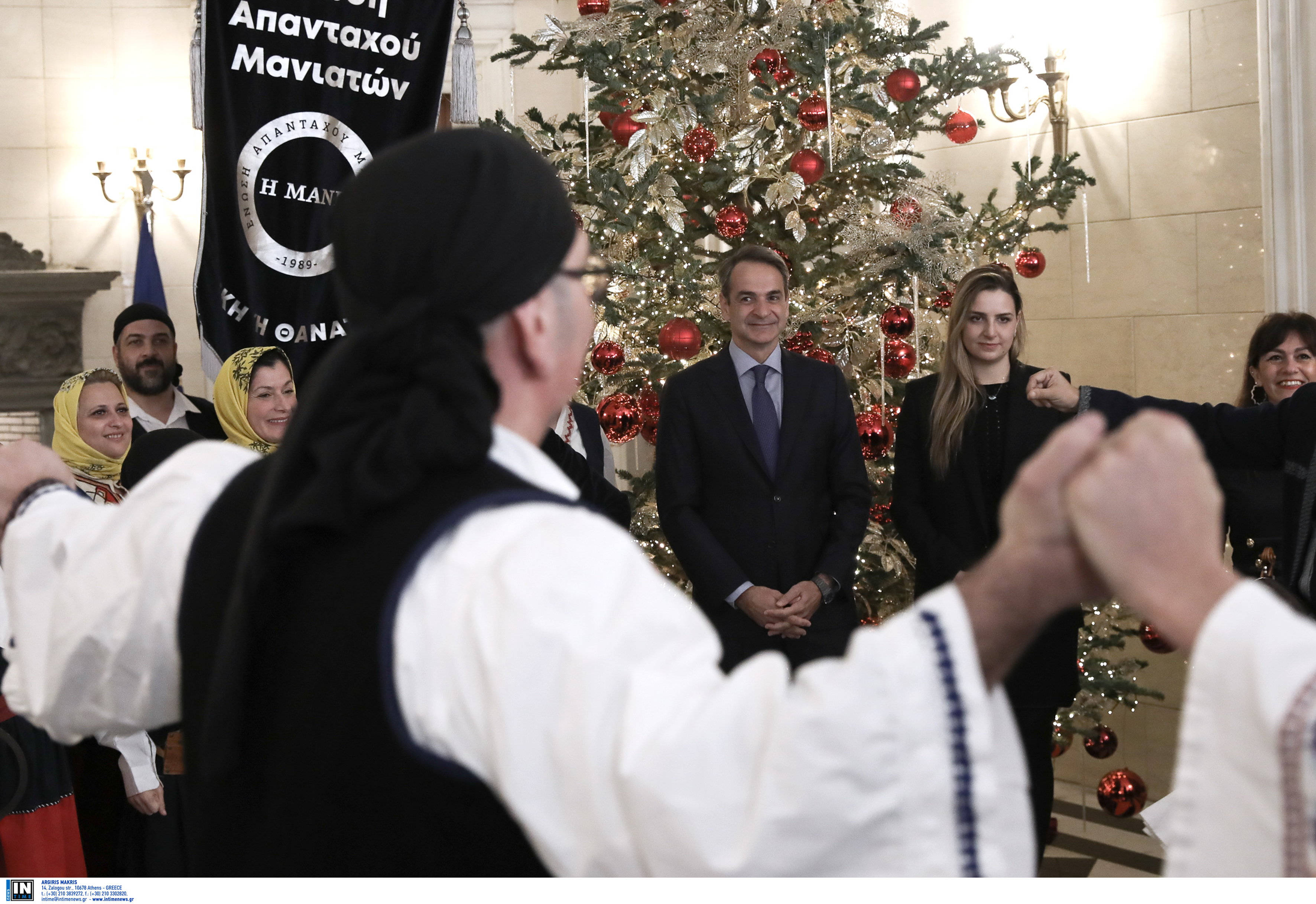 Ευχές και πρωτοχρονιάτικα κάλαντα στους πολιτικούς αρχηγούς-2