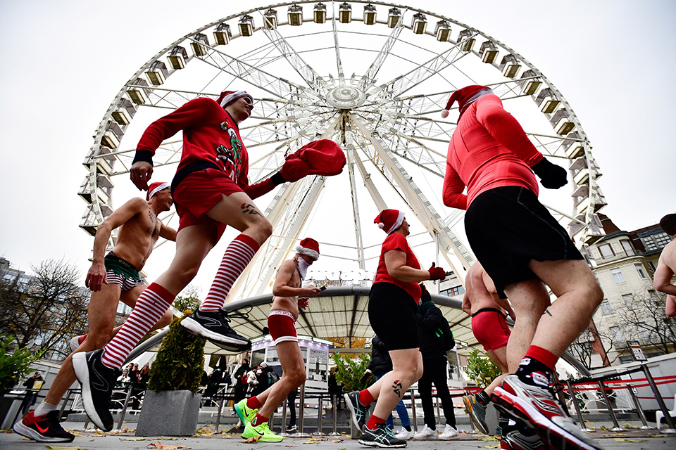 Ημίγυμνοι στο κρύο