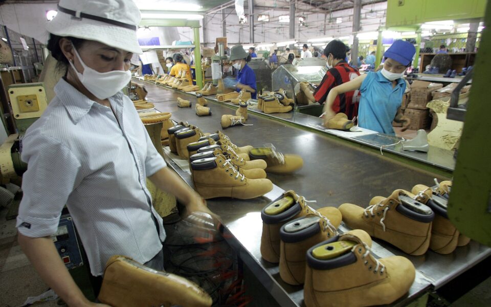 το-δίλημμα-των-δυτικών-ομίλων-στην-κίν-562198099