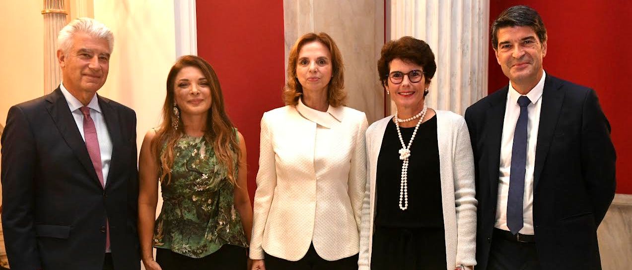 ντεφιλέ-με-παραδοσιακές-ενδυμασίες-α-562190173