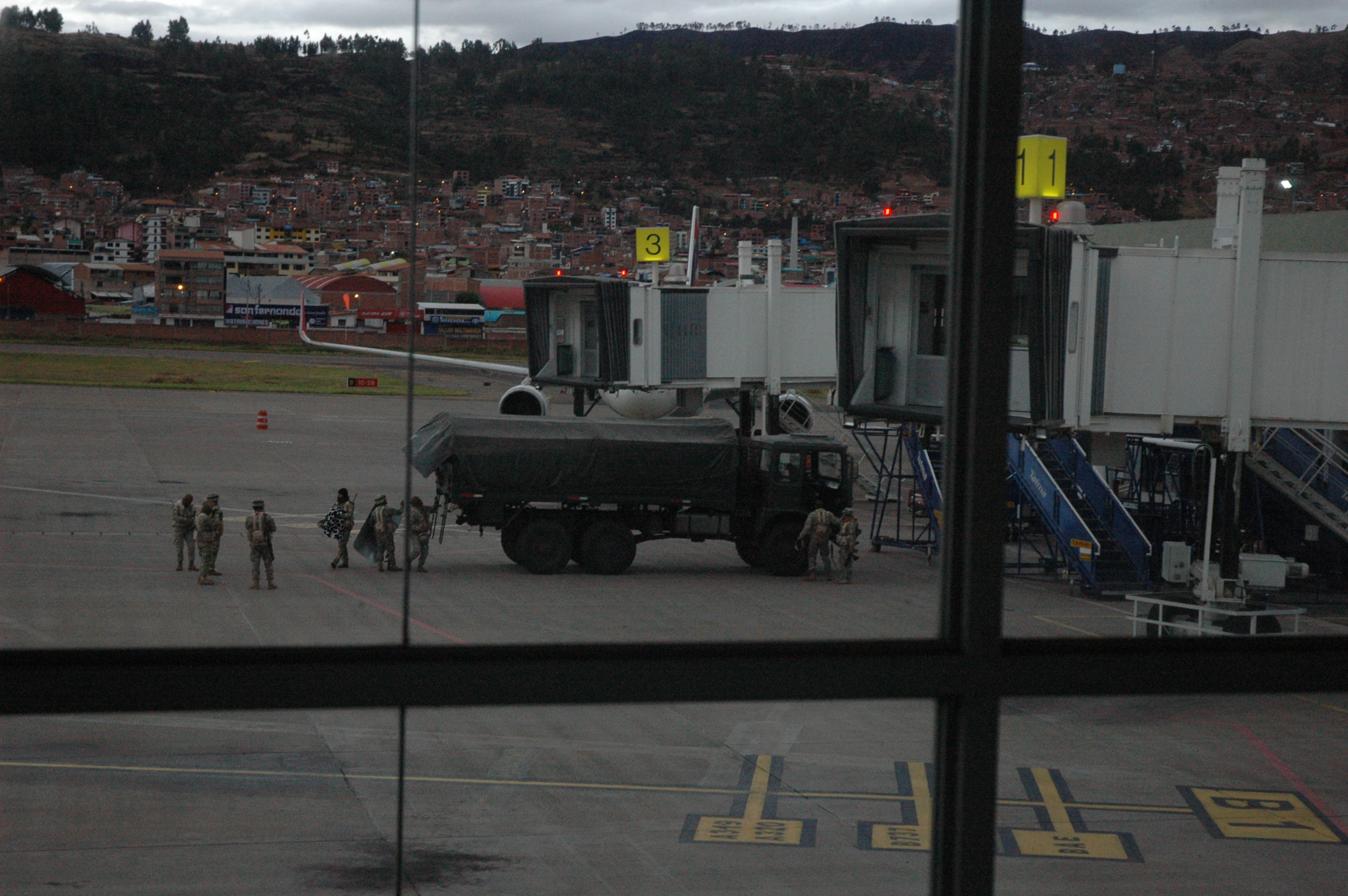 Περού: «Κοιμόμασταν σε χαρτόκουτα στο πάτωμα του αεροδρομίου» – Μαρτυρία Ελληνίδας στην «Κ»-1