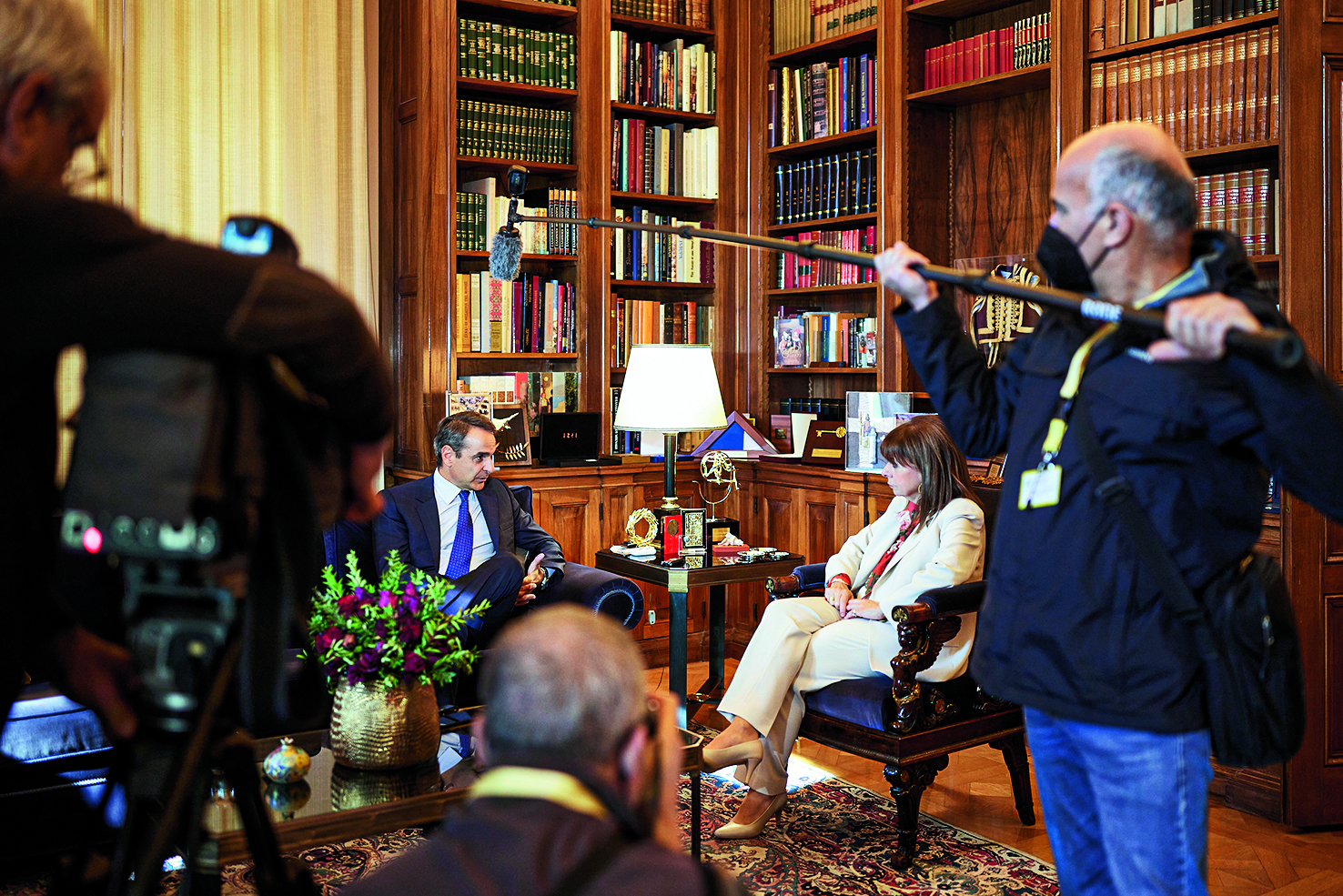 σήμα-μητσοτάκη-προς-τράπεζες-562167583