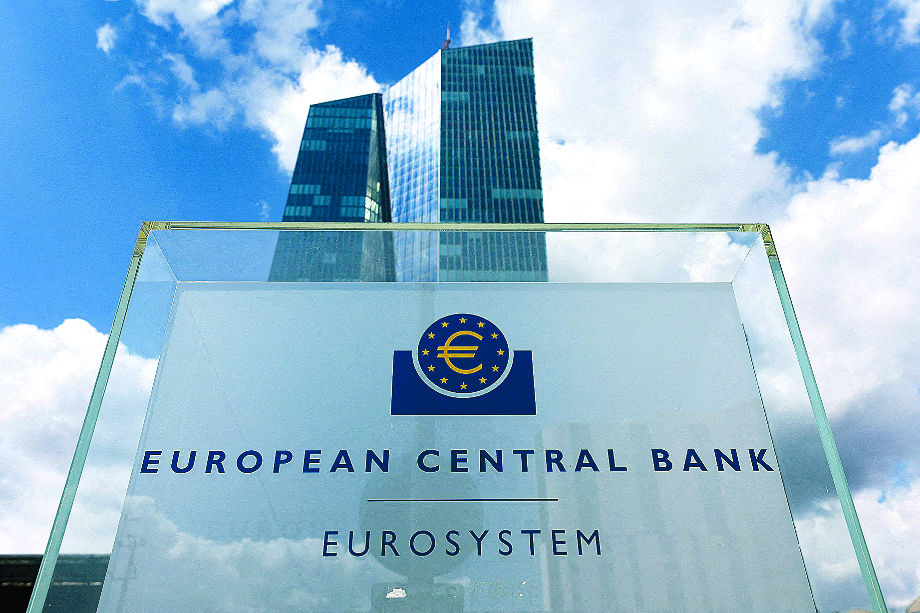 ενταση-μεταξύ-deutsche-bank-και-εκτ-για-τους-επενδ-562166425