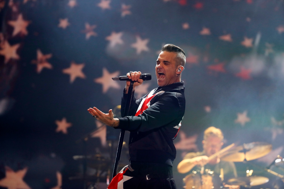 ο-ρόμπι-γουίλιαμς-επιστρέφει-στην-αθή-562167103