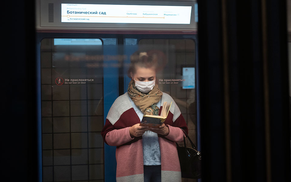 γιατί-οι-ρώσοι-διαβάζουν-με-μανία-το-1984-562185796