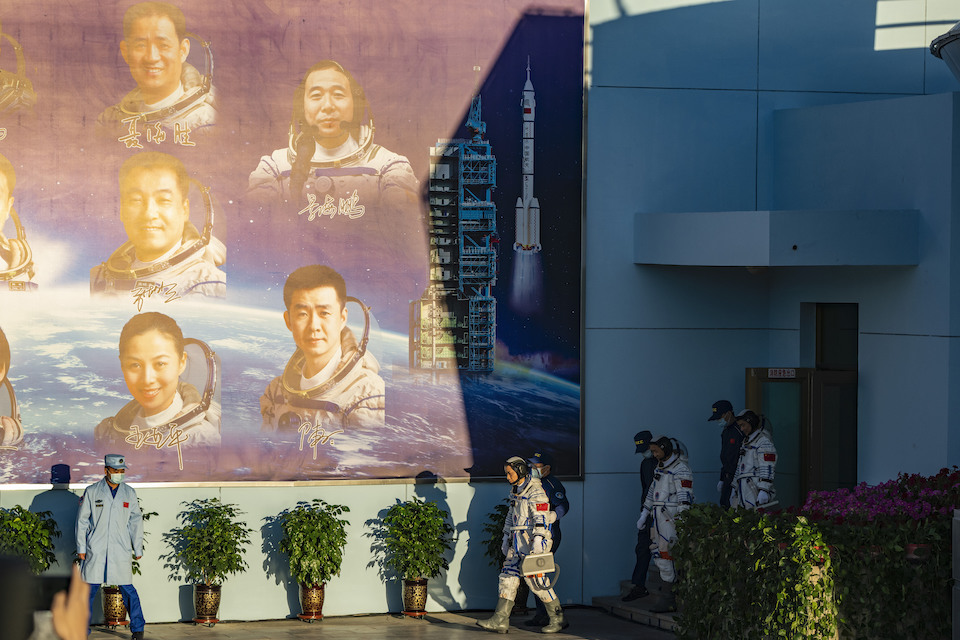 κινέζοι-αστροναύτες-επέστρεψαν-στη-γ-562170328