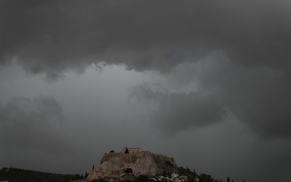 καιρός-τοπικές-βροχές-και-παροδικά-αυ-562169743