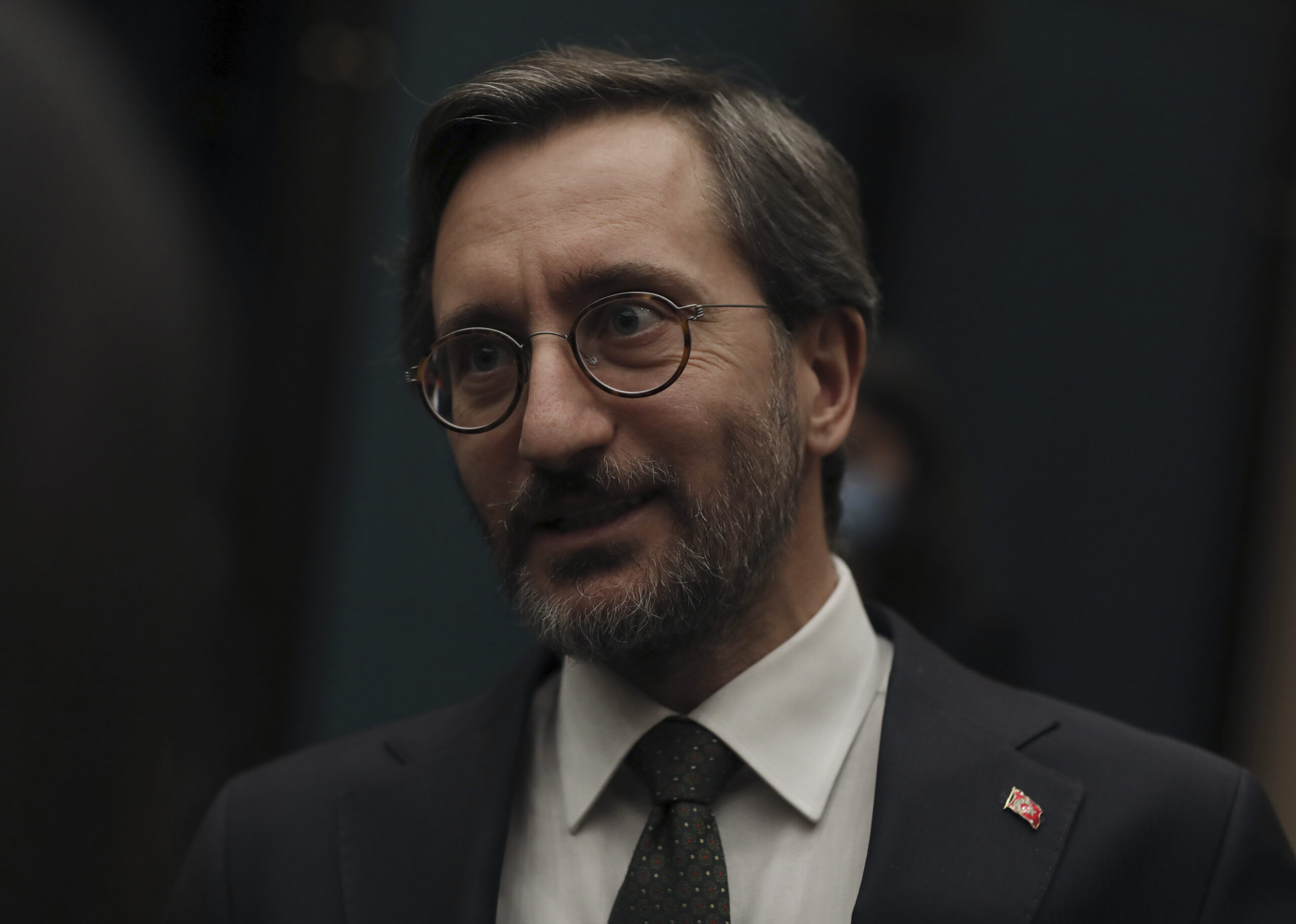 οργή-αλτούν-για-αγγελία-του-reuters-που-ασκεί-562202005