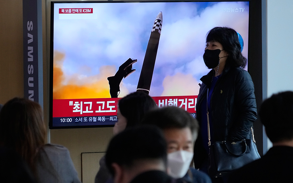 η-βόρεια-κορέα-εκτόξευσε-δυο-βαλλιστ-562192486