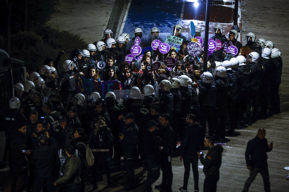 τουρκία-τι-κάνει-τους-νέους-να-θέλουν-ν-562171312