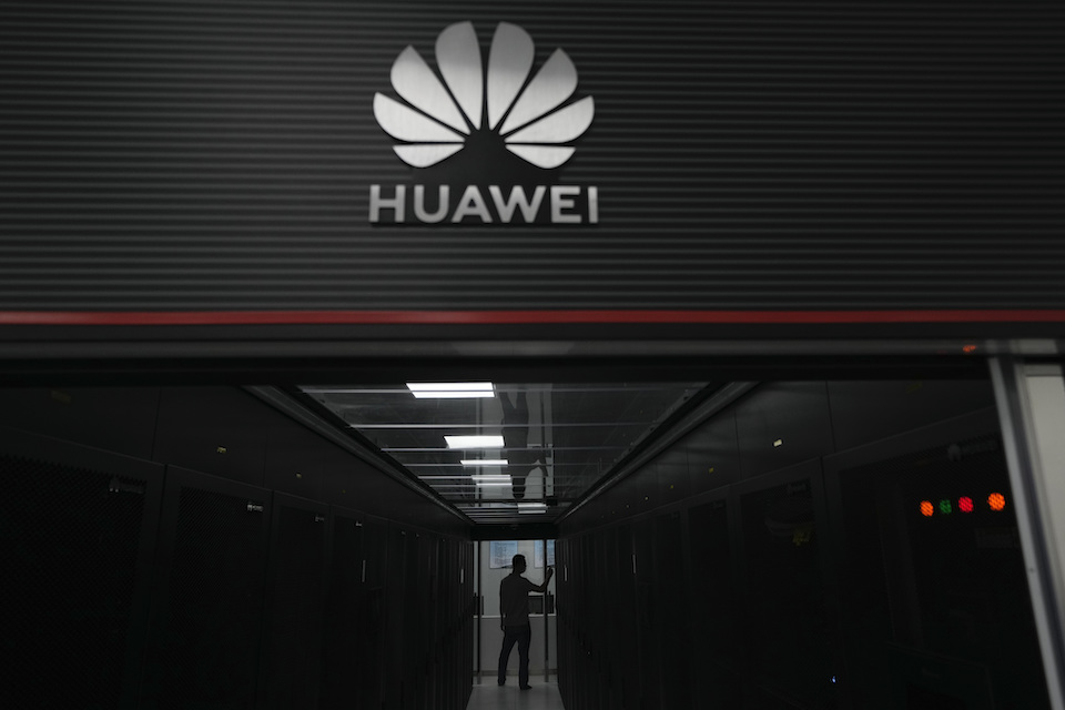 η-huawei-κλείνει-μια-από-τις-μονάδες-της-στη-562193506