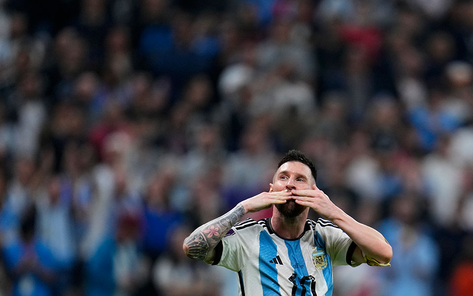 μουντιάλ-ο-μέσι-έστειλε-την-αργεντινή-562184230