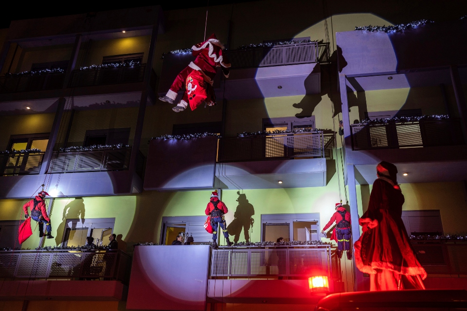 Ο γύρος του κόσμου μέσα από τα Χριστούγεννα-2