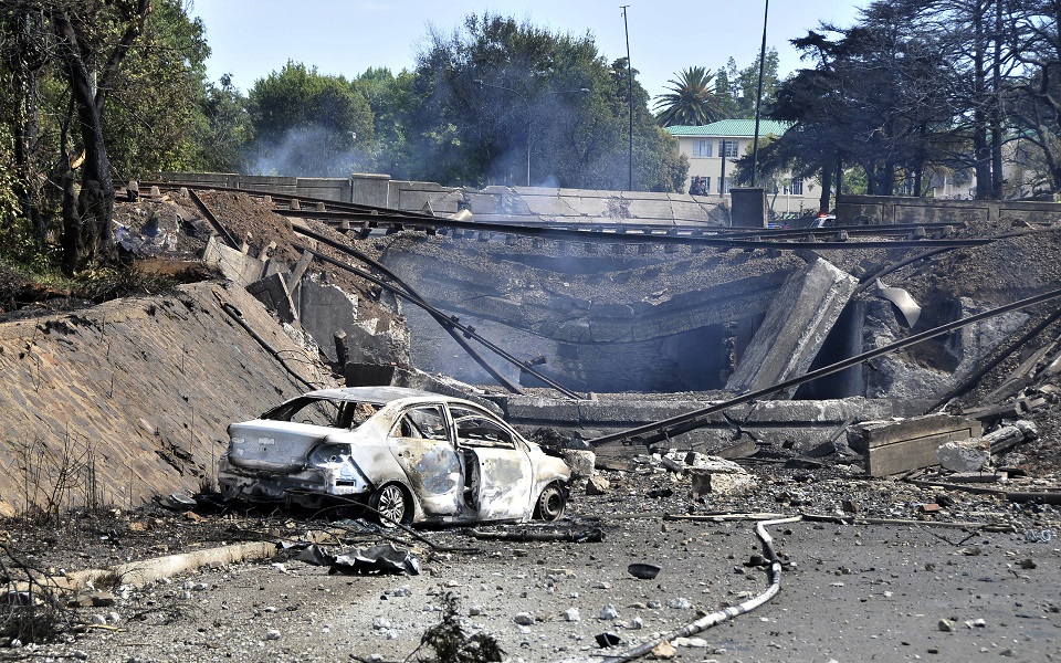 nότια-αφρική-μεγάλη-έκρηξη-βυτιοφόρου-562201744