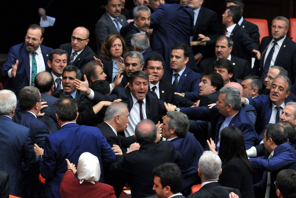 τουρκία-στην-εντατική-βουλευτής-της-α-562173103