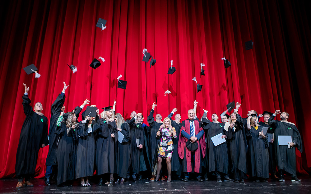 alba-commencements-2022-γιορτάζοντας-τους-futureproof-ηγέτες-του-α-562176784